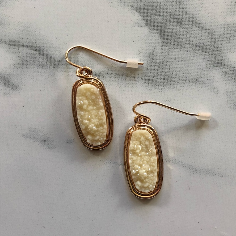 Quartz drop earrings